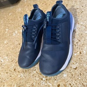 Women’s Clove navy blue sneakers.